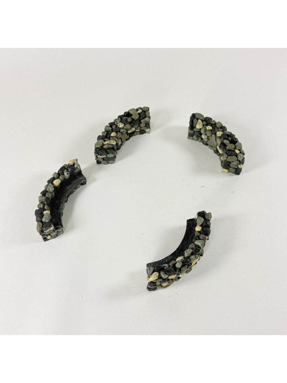 Dept 56 set of 4 Village Accessories Fieldstone Curved Wall/Bench 53009